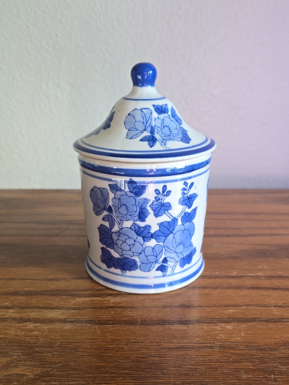Vintage Chinese Porcelain Lidded Jar Tote 14